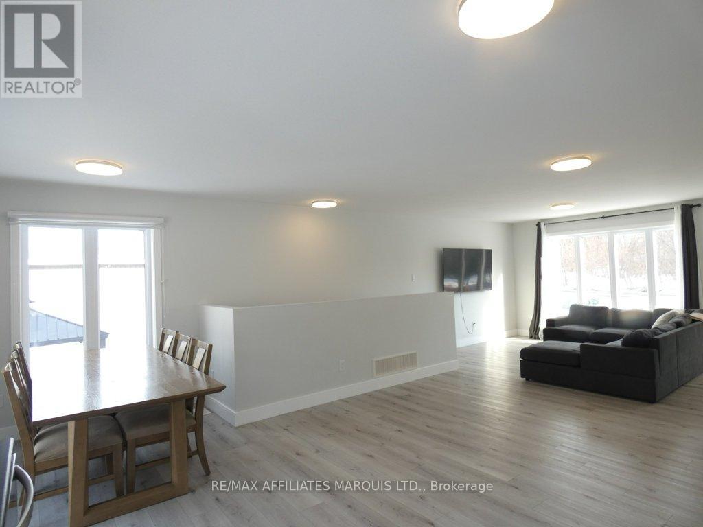 69 St Polycarp Street, North Stormont, Ontario  K0C 1W0 - Photo 8 - X12860264