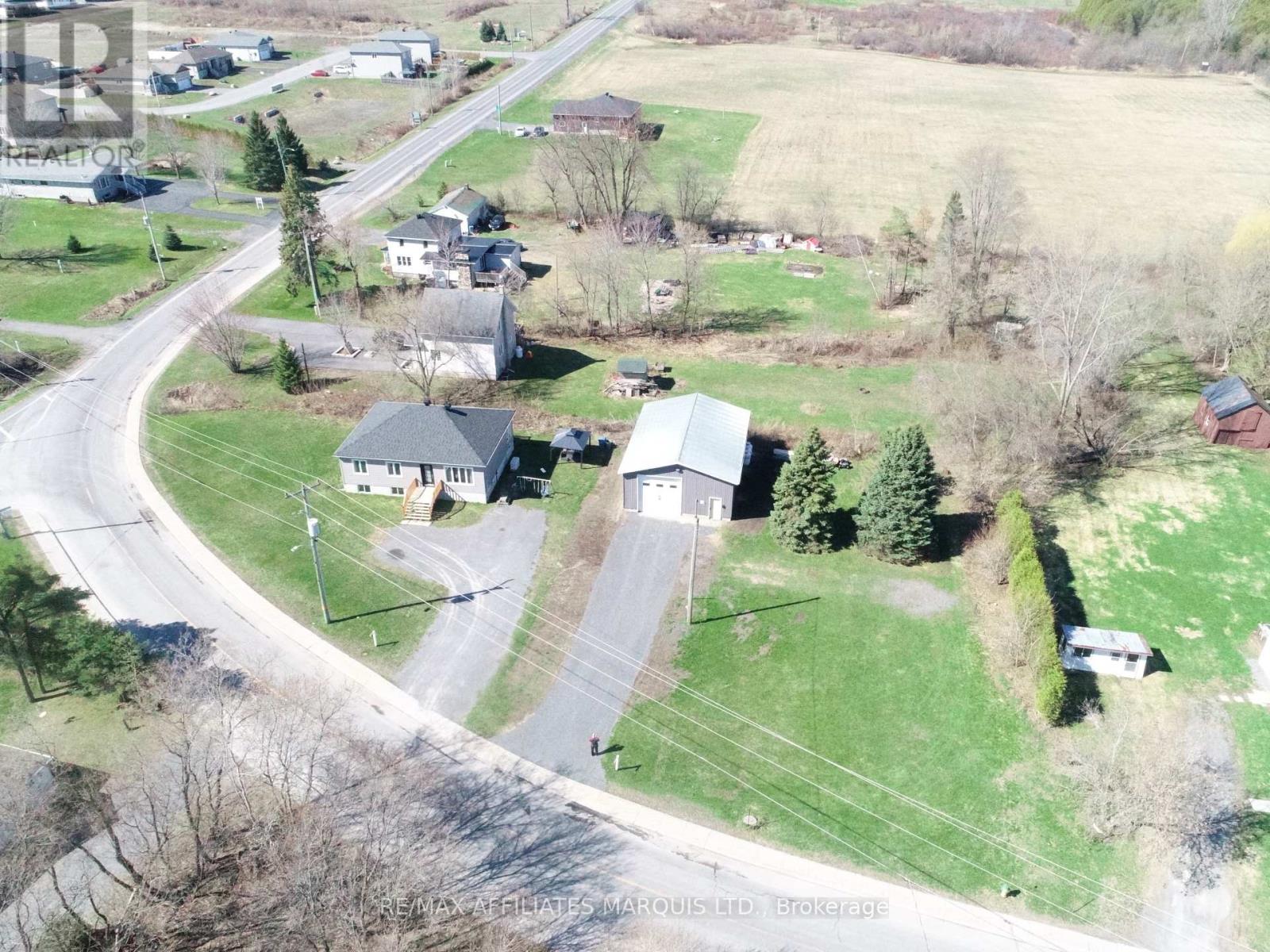 69 St Polycarp Street, North Stormont, Ontario  K0C 1W0 - Photo 5 - X12860264