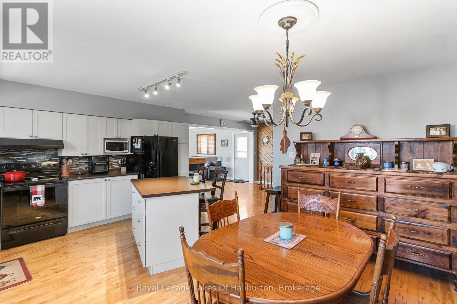 1096 Chelsea Lane, Algonquin Highlands, Ontario  K0M 1S0 - Photo 15 - X13031760