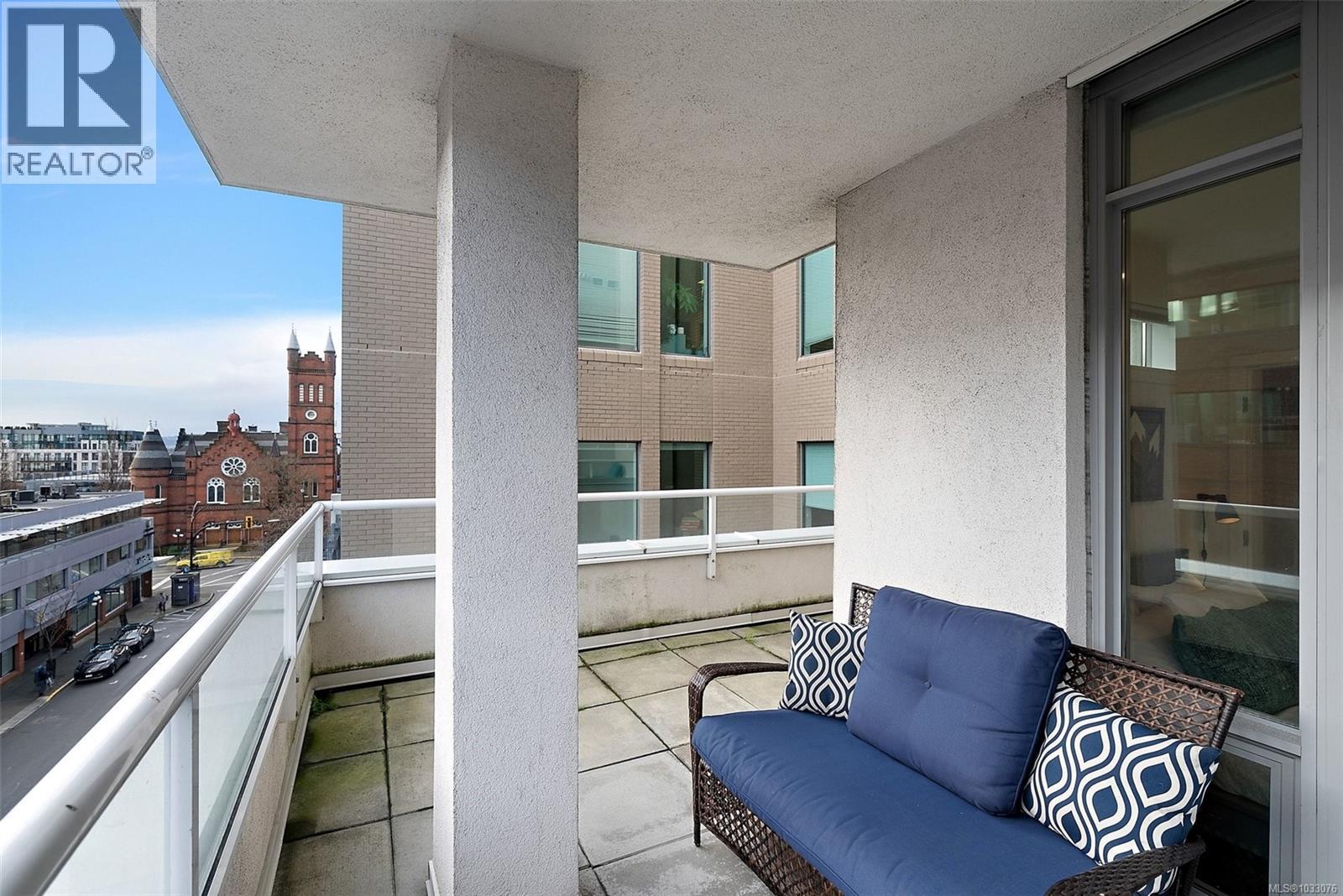 404 732 Broughton St, Victoria, British Columbia  V8W 3E9 - Photo 4 - 1033076