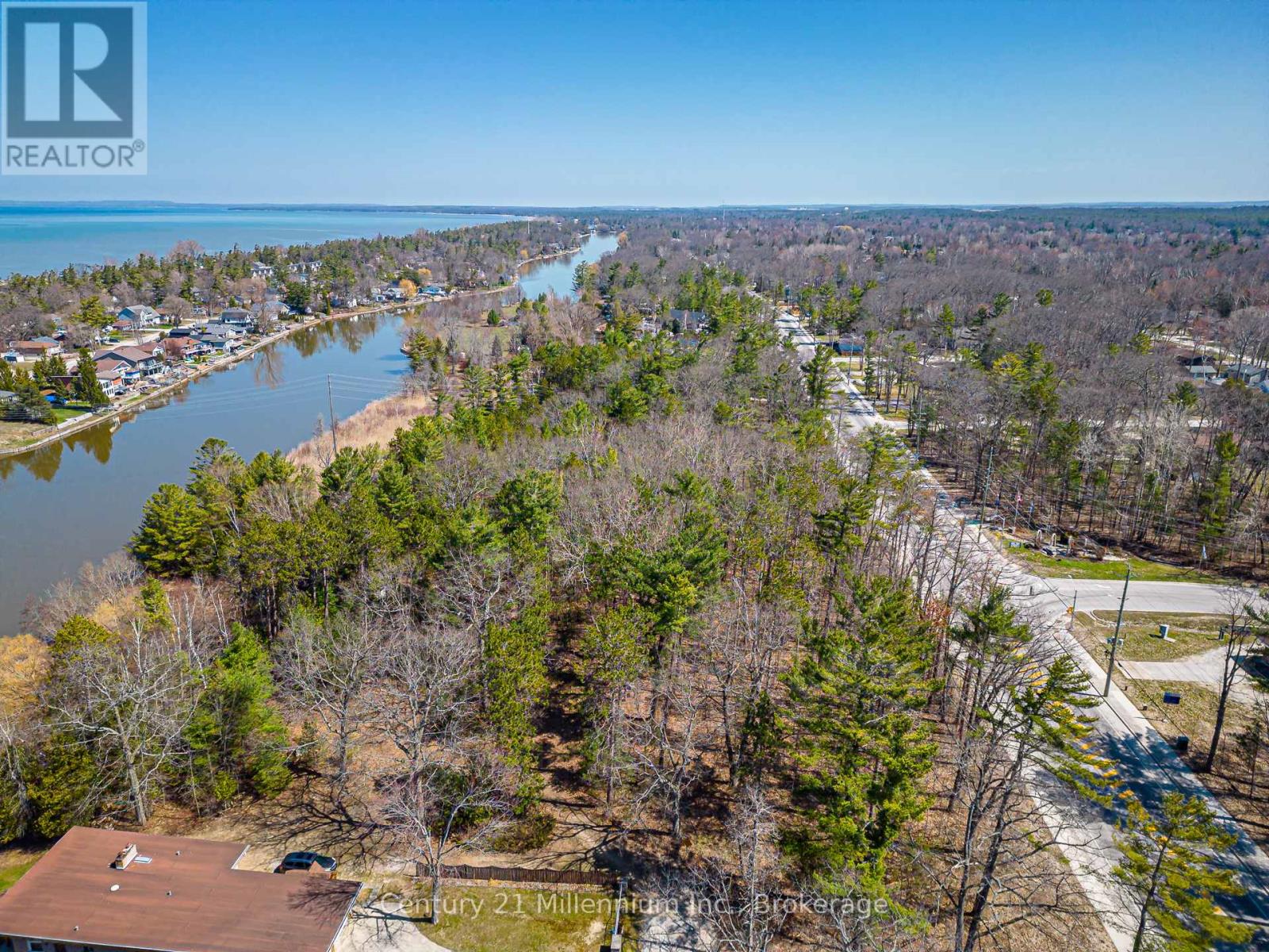 8 Poplar Street, Wasaga Beach, Ontario  L9Z 2X5 - Photo 36 - S13025998