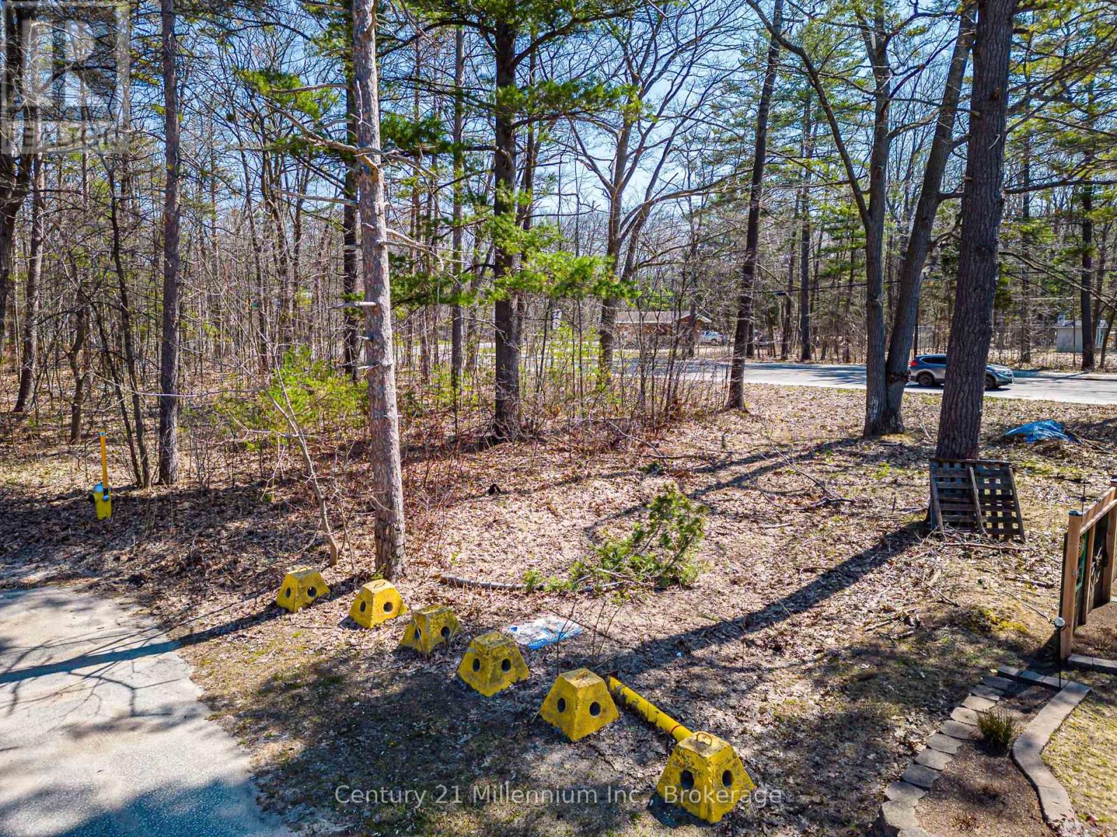 8 Poplar Street, Wasaga Beach, Ontario  L9Z 2X5 - Photo 35 - S13025998