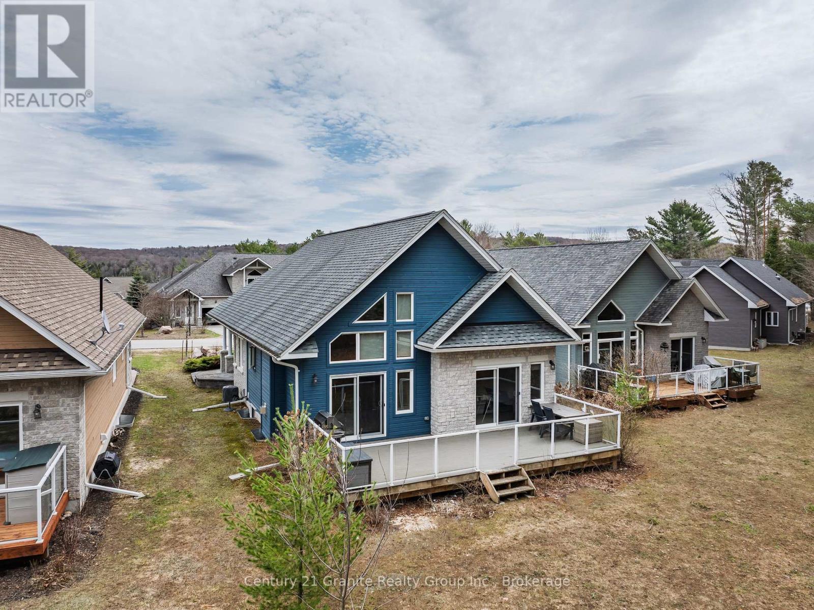 49 Webb Circle, Dysart Et Al, Ontario  K0M 1S0 - Photo 2 - X12908972