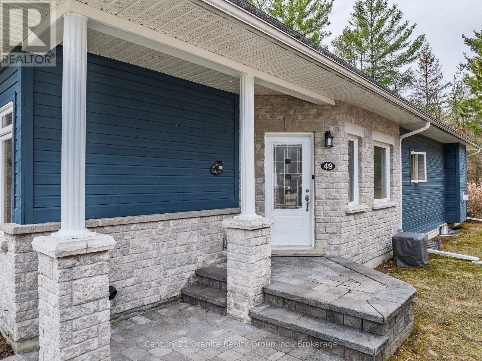 49 Webb Circle, Dysart Et Al, Ontario  K0M 1S0 - Photo 3 - X12908972