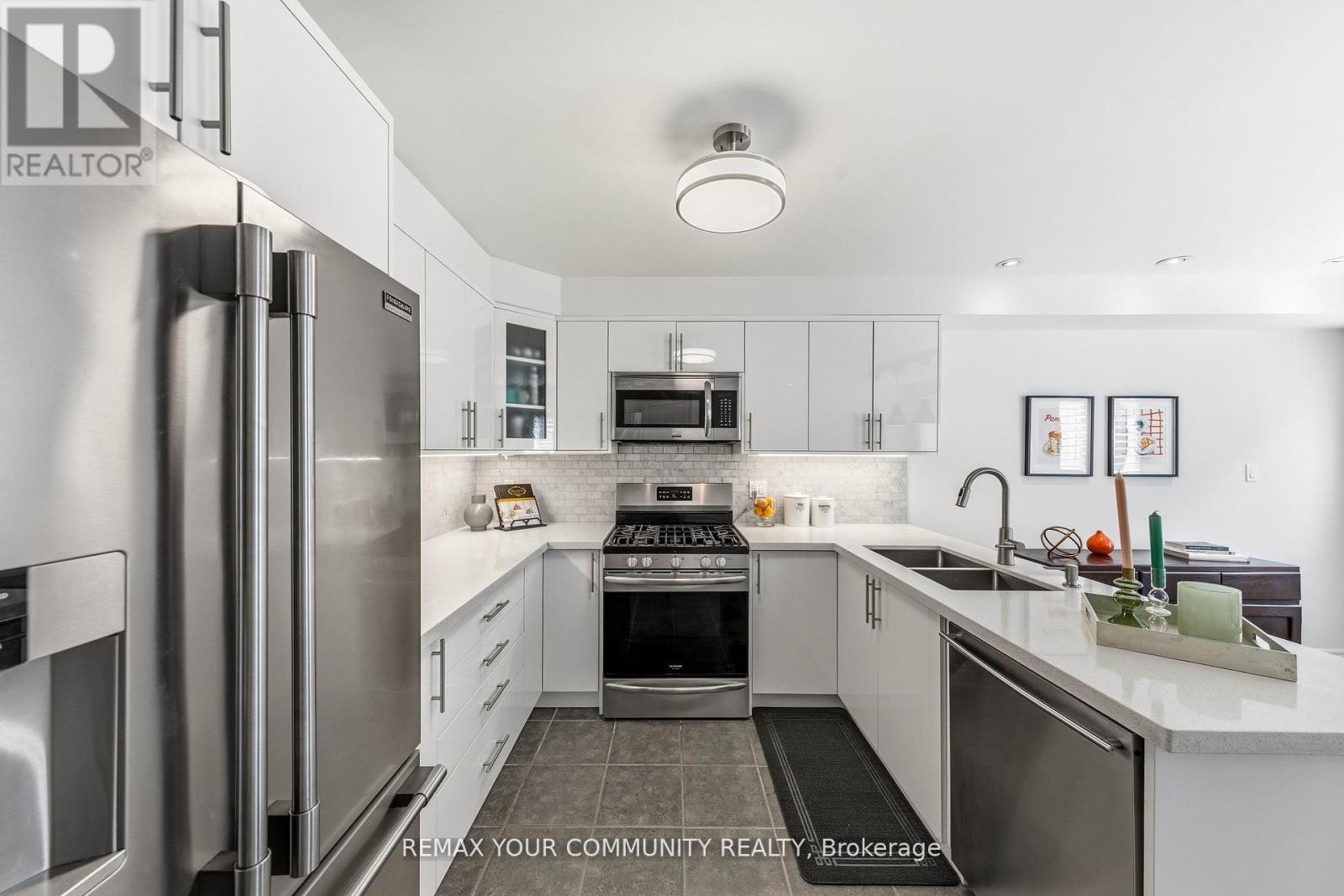 9 Cannes Circle, Toronto, Ontario  M6N 5C9 - Photo 10 - W13037478