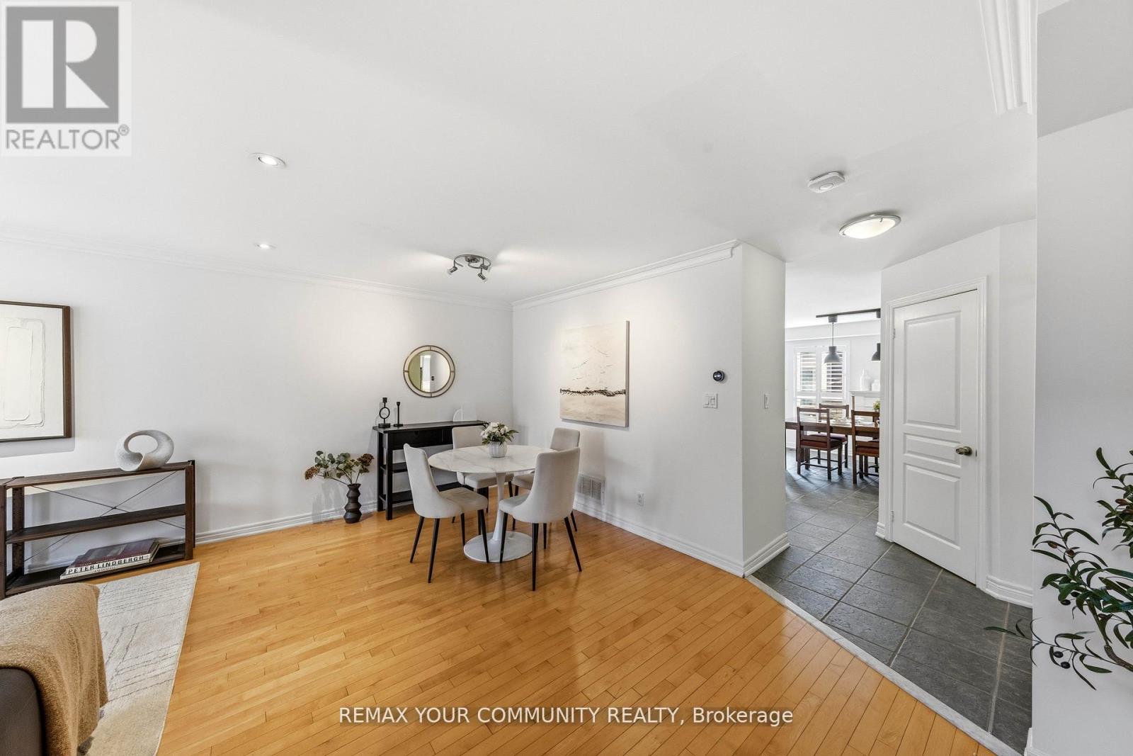 9 Cannes Circle, Toronto, Ontario  M6N 5C9 - Photo 11 - W13037478