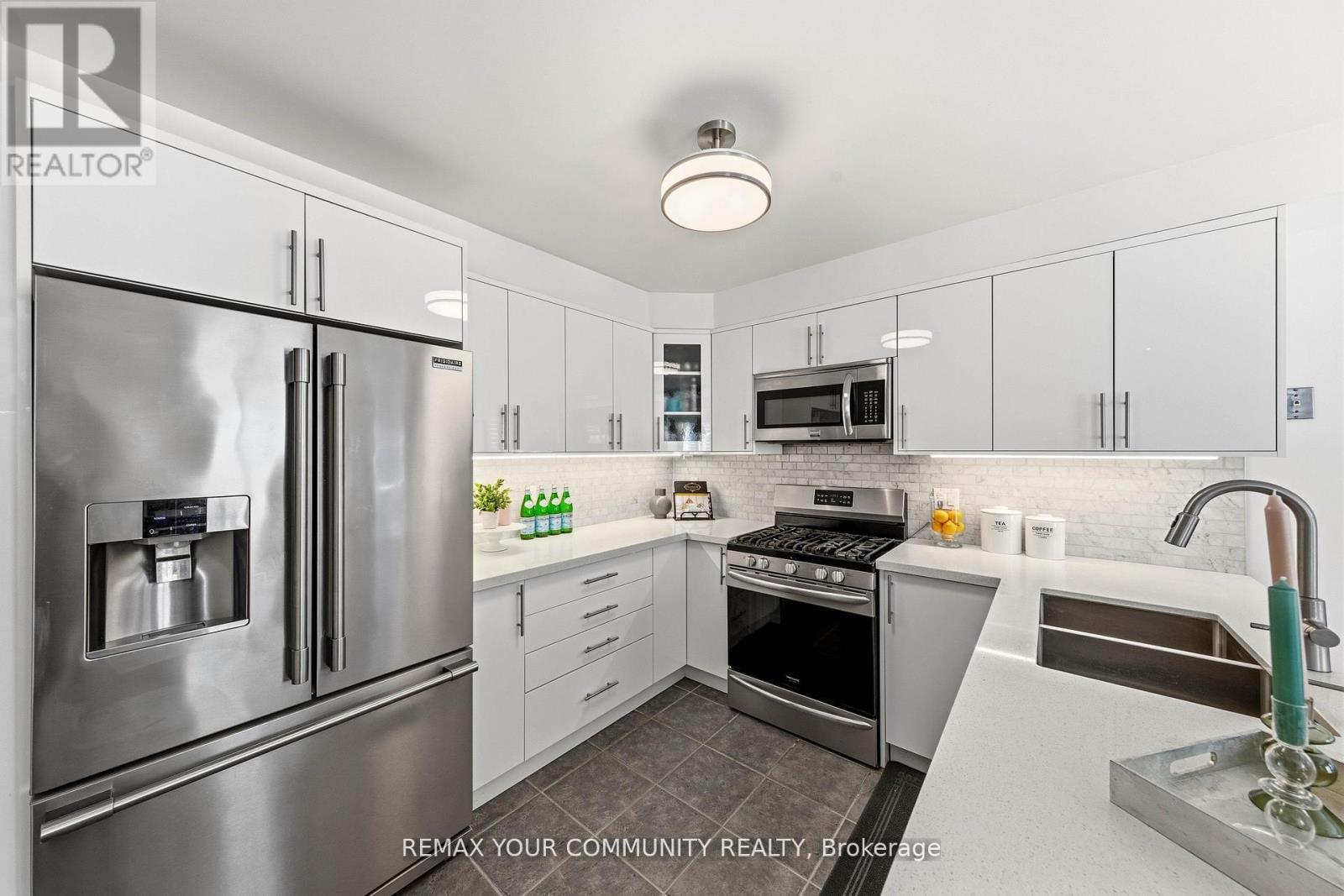 9 Cannes Circle, Toronto, Ontario  M6N 5C9 - Photo 15 - W13037478