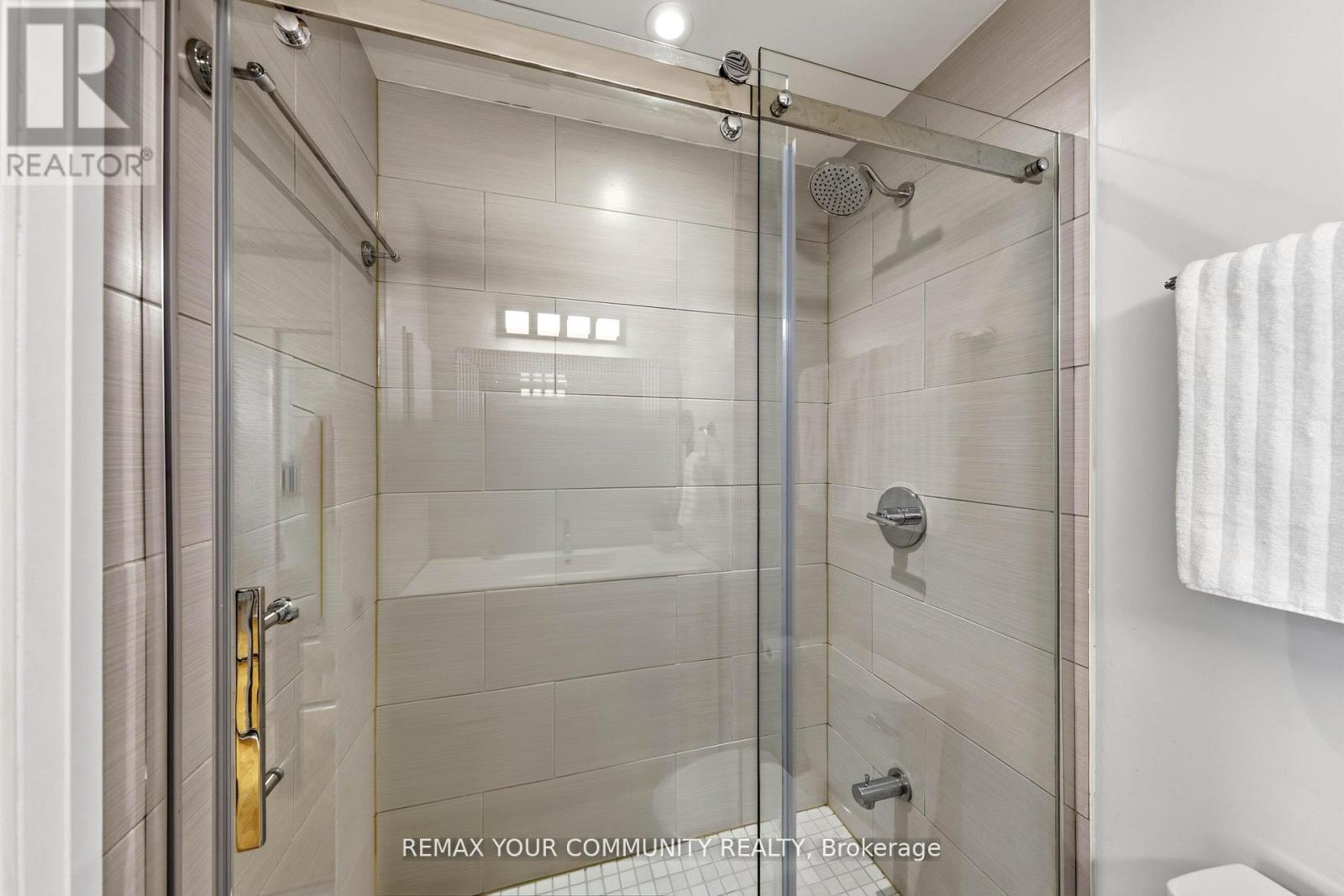 9 Cannes Circle, Toronto, Ontario  M6N 5C9 - Photo 27 - W13037478