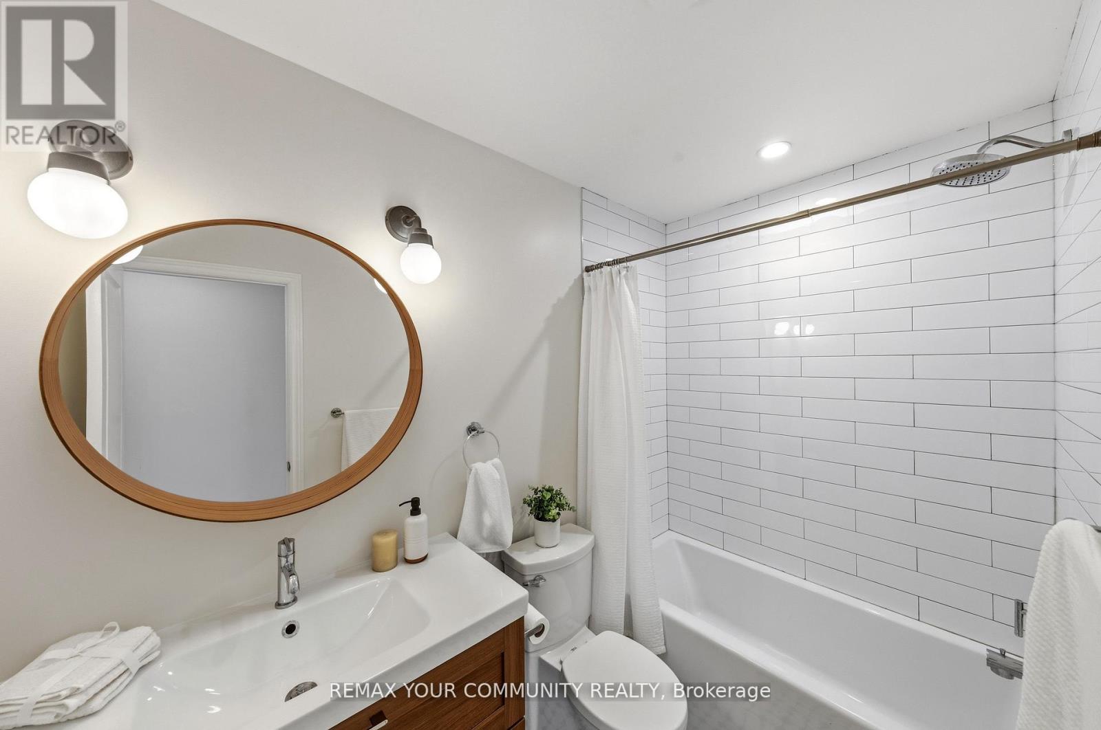 9 Cannes Circle, Toronto, Ontario  M6N 5C9 - Photo 28 - W13037478