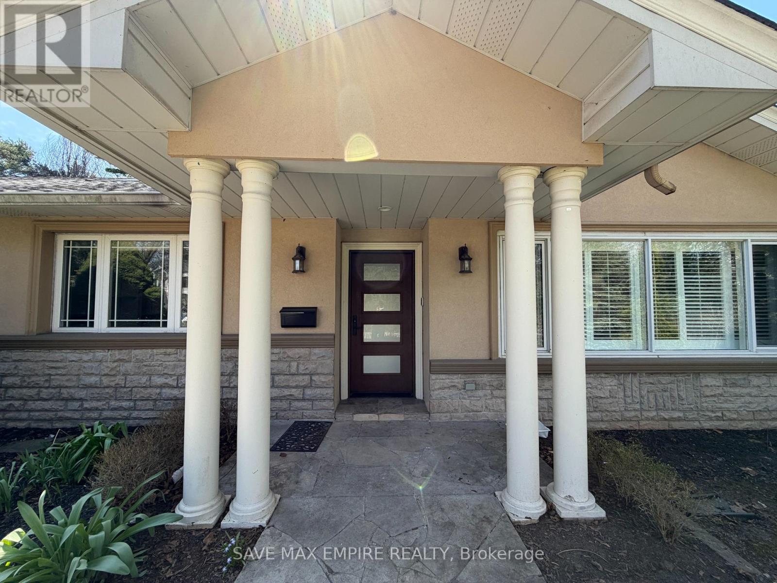 964 Parkland Avenue, Mississauga, Ontario  L5H 3G6 - Photo 3 - W13037500