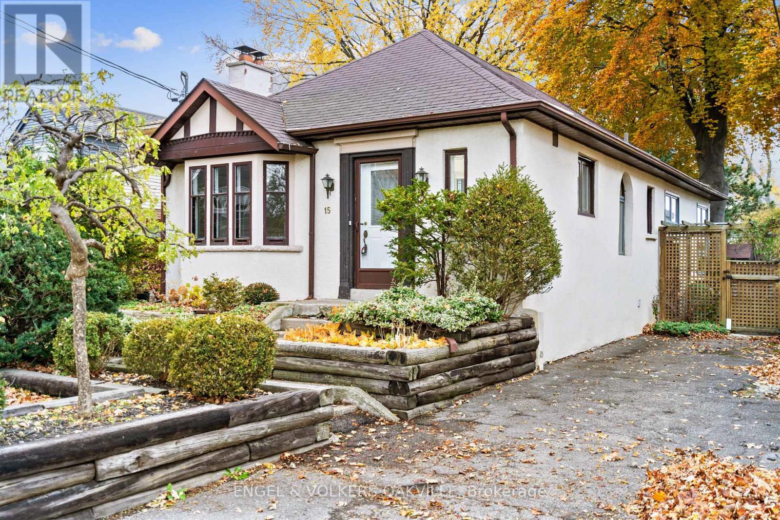 15 Benson Avenue, Mississauga, Ontario  L5H 2P3 - Photo 2 - W13037506