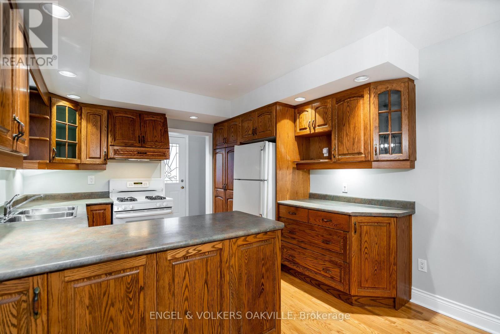 15 Benson Avenue, Mississauga, Ontario  L5H 2P3 - Photo 6 - W13037506