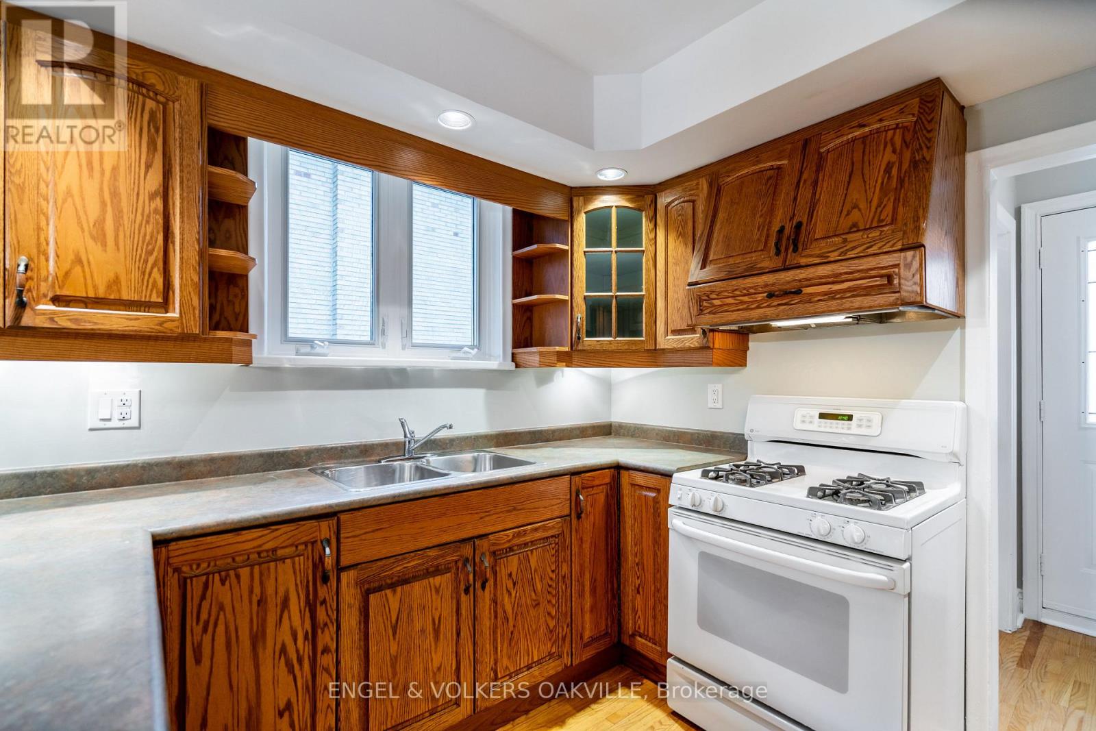 15 Benson Avenue, Mississauga, Ontario  L5H 2P3 - Photo 7 - W13037506