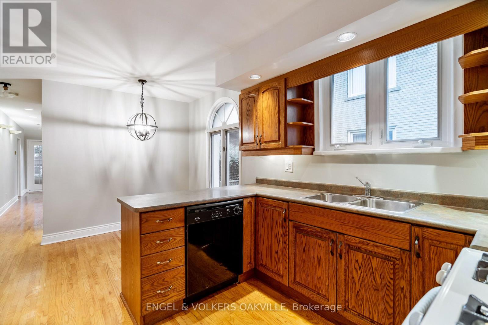 15 Benson Avenue, Mississauga, Ontario  L5H 2P3 - Photo 8 - W13037506