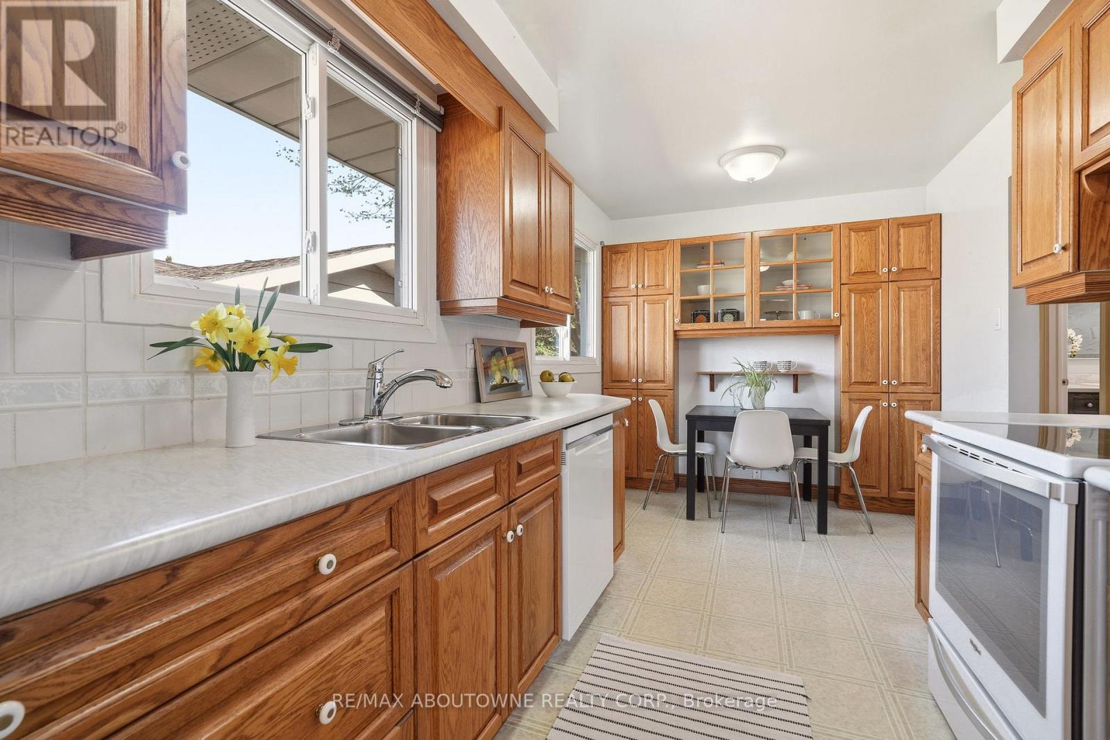 671 Woodview Road, Burlington, Ontario  L7N 3A4 - Photo 14 - W13037524