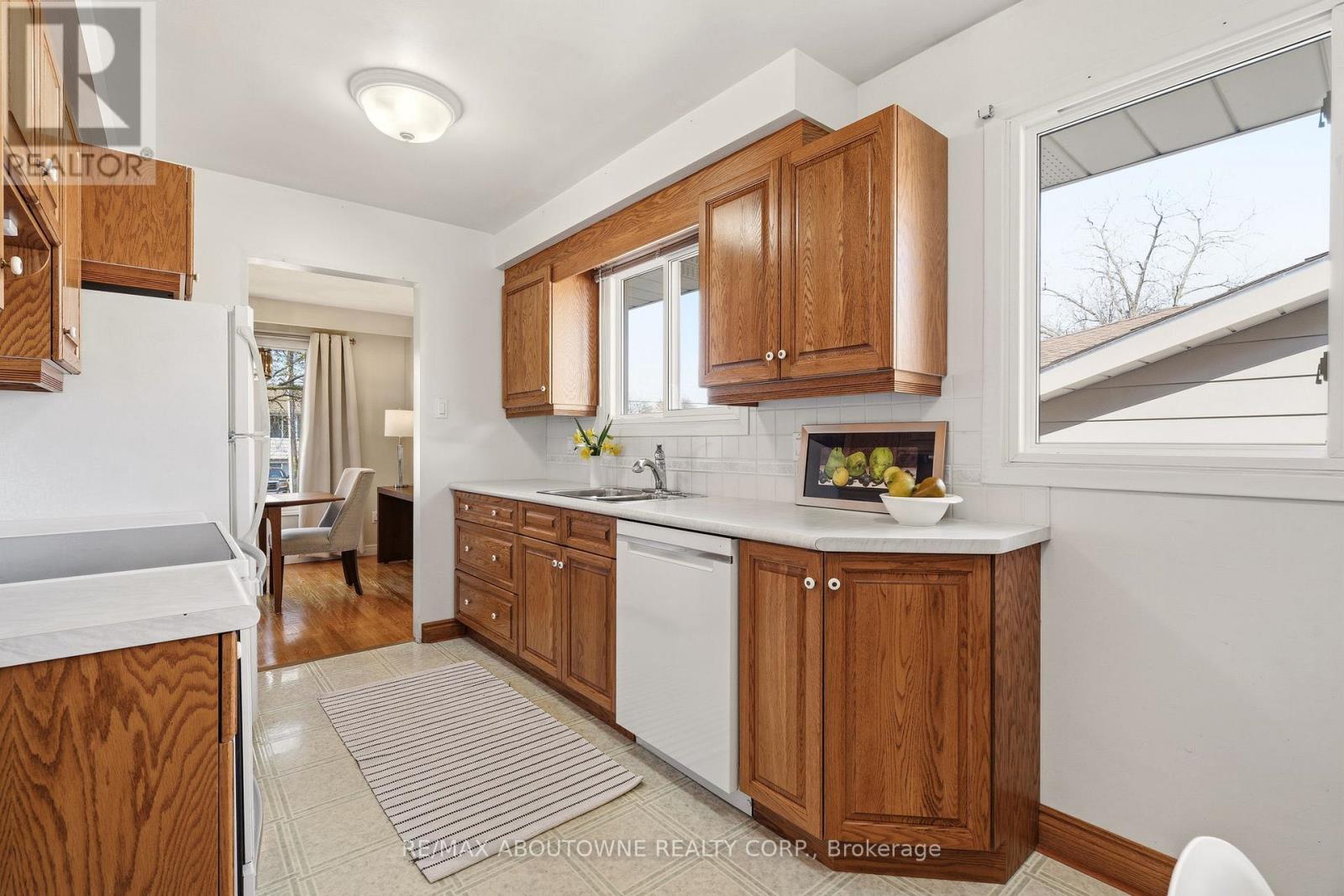 671 Woodview Road, Burlington, Ontario  L7N 3A4 - Photo 16 - W13037524