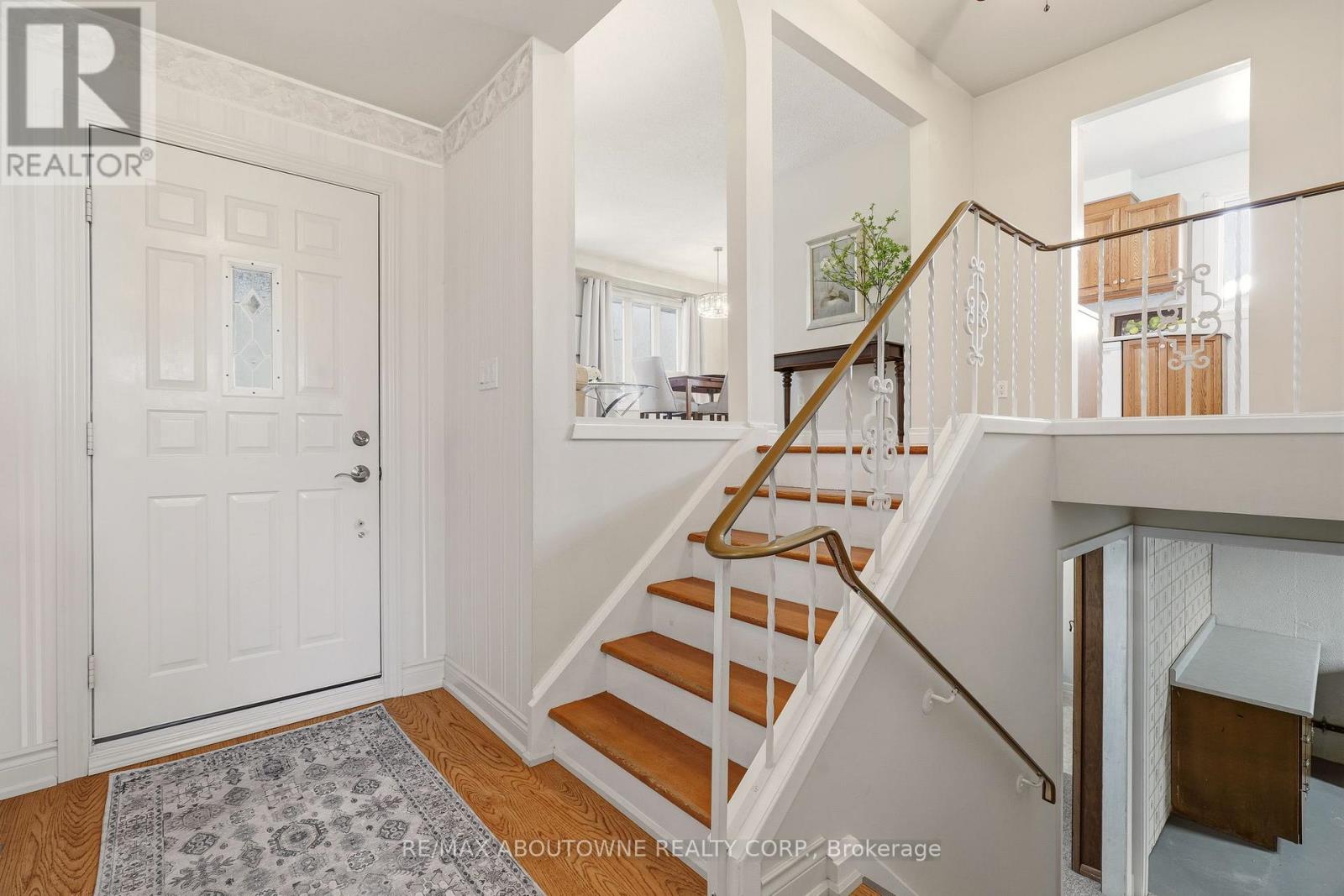 671 Woodview Road, Burlington, Ontario  L7N 3A4 - Photo 3 - W13037524