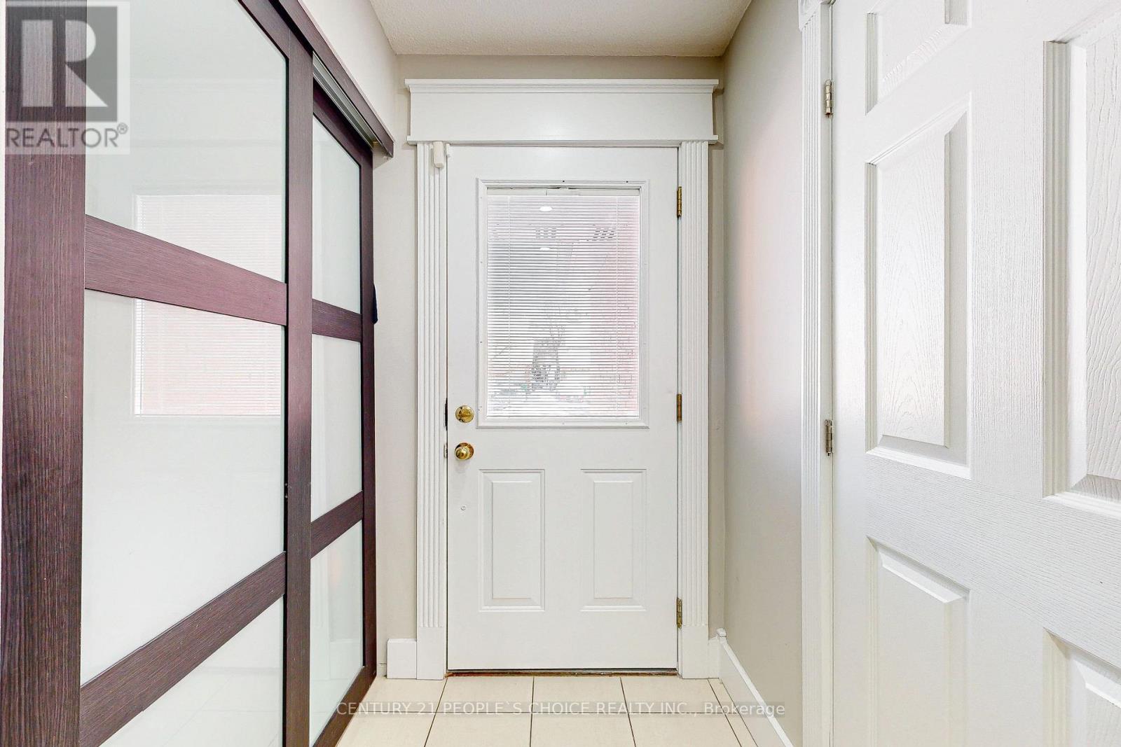 54 Royal Palm Drive, Brampton, Ontario  L6Z 1P6 - Photo 4 - W13037534