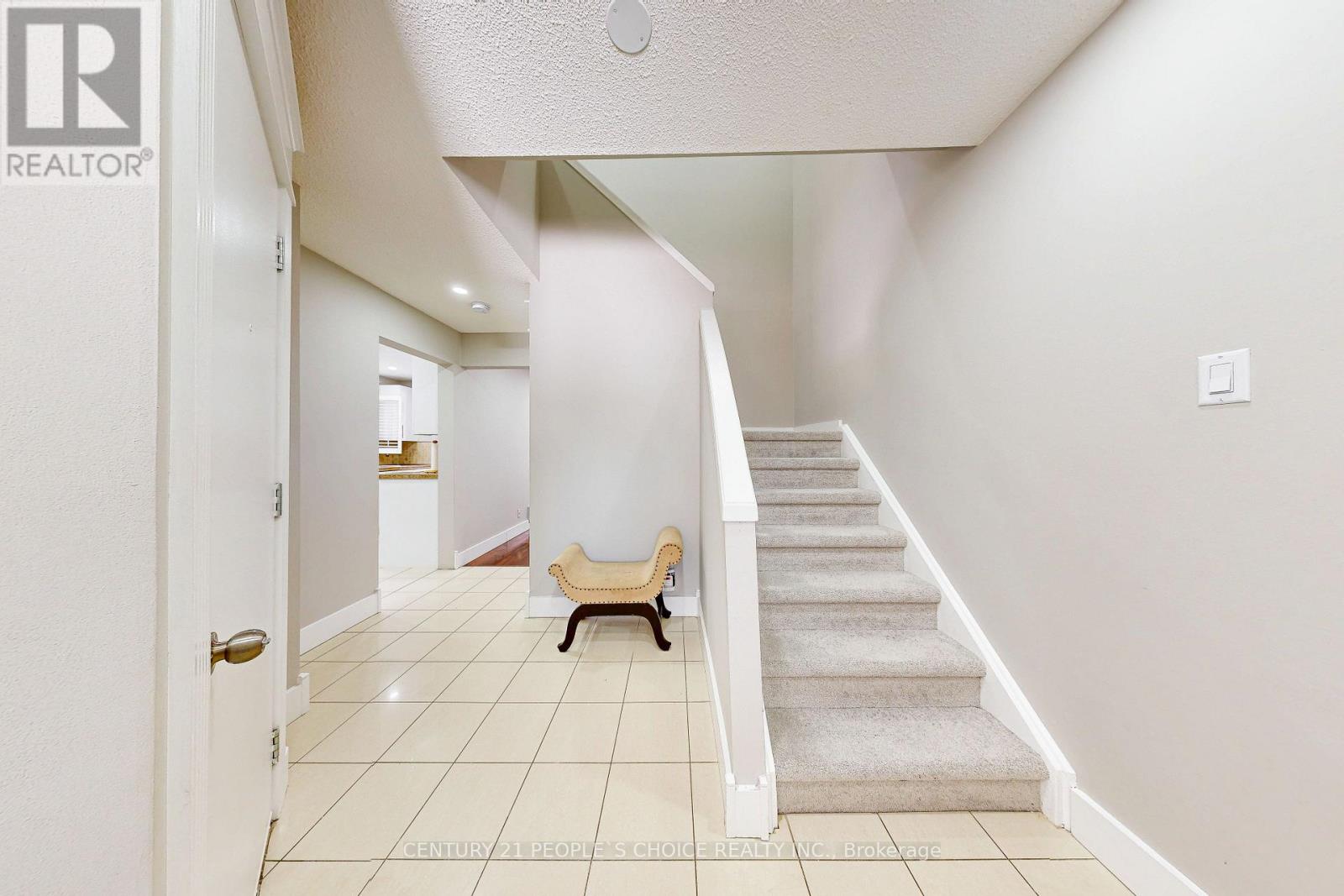 54 Royal Palm Drive, Brampton, Ontario  L6Z 1P6 - Photo 5 - W13037534