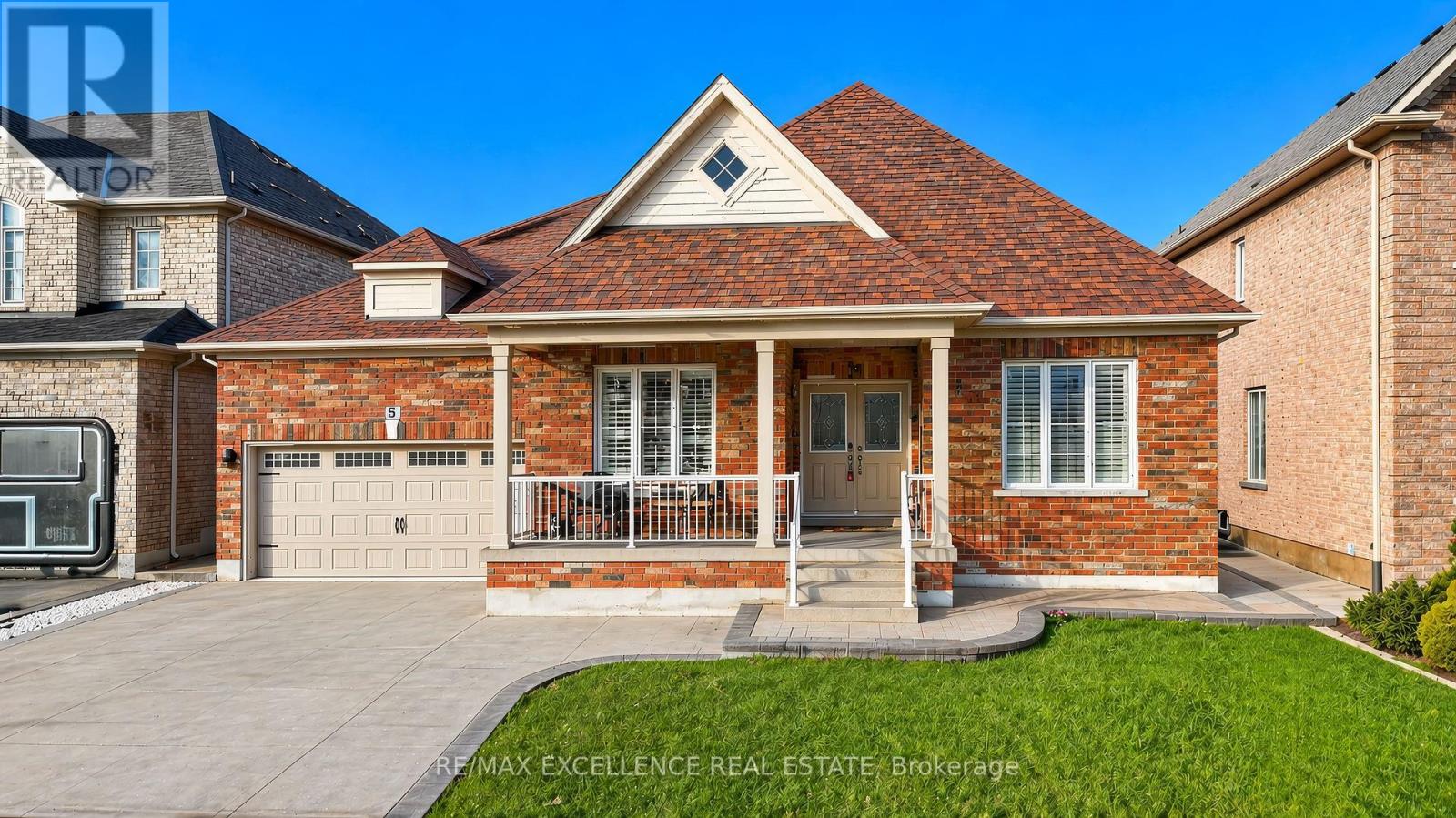 5 CASTLEGATE BOULEVARD, Brampton, Ontario