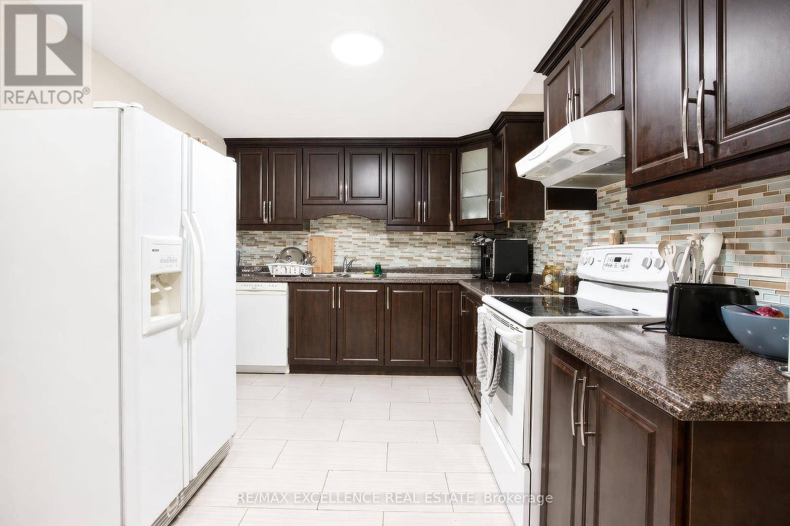 5 Castlegate Boulevard, Brampton, Ontario  L6P 2L4 - Photo 21 - W13037536