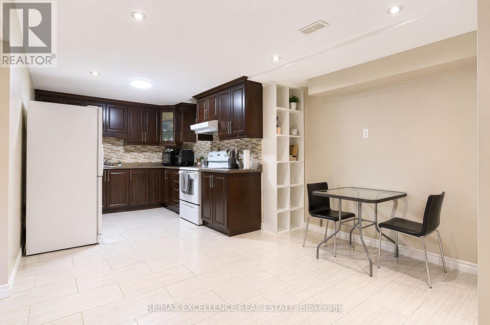 5 Castlegate Boulevard, Brampton, Ontario  L6P 2L4 - Photo 22 - W13037536