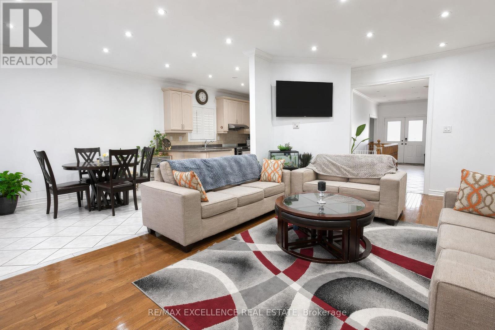 5 Castlegate Boulevard, Brampton, Ontario  L6P 2L4 - Photo 5 - W13037536