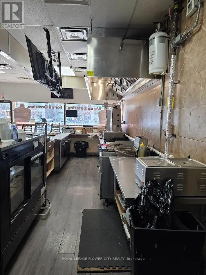 1900 Lakeshore Road W, Mississauga, Ontario  L5J 1J7 - Photo 2 - W13037546