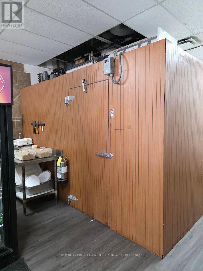 1900 Lakeshore Road W, Mississauga, Ontario  L5J 1J7 - Photo 5 - W13037546