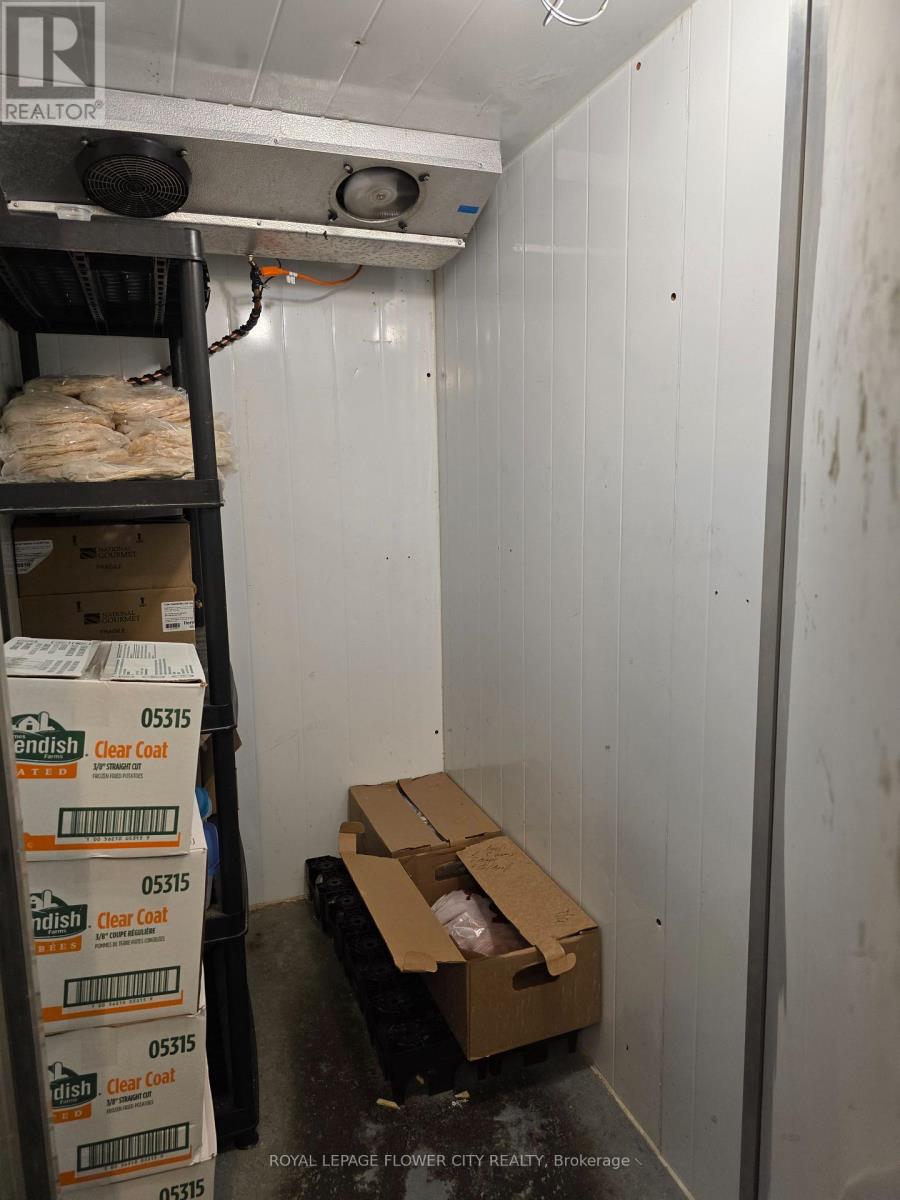 1900 Lakeshore Road W, Mississauga, Ontario  L5J 1J7 - Photo 9 - W13037546