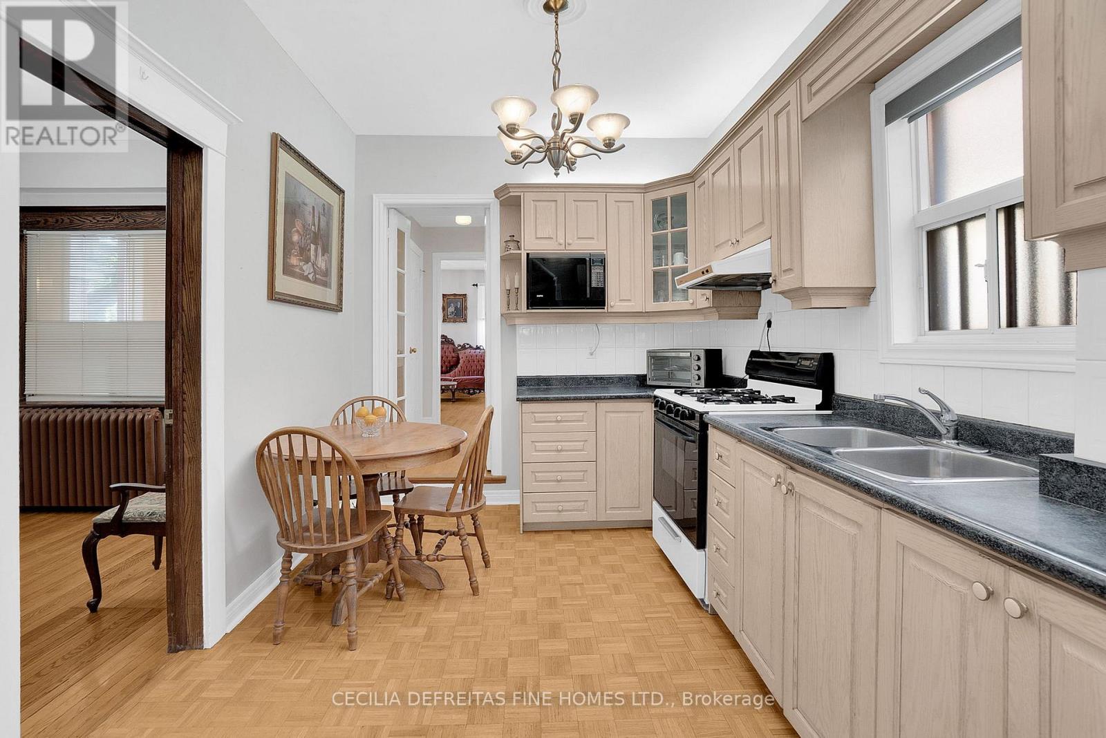 48 Westmount Avenue, Toronto (Corso Italia-Davenport), Ontario  M6H 3K1 - Photo 18 - W13037554