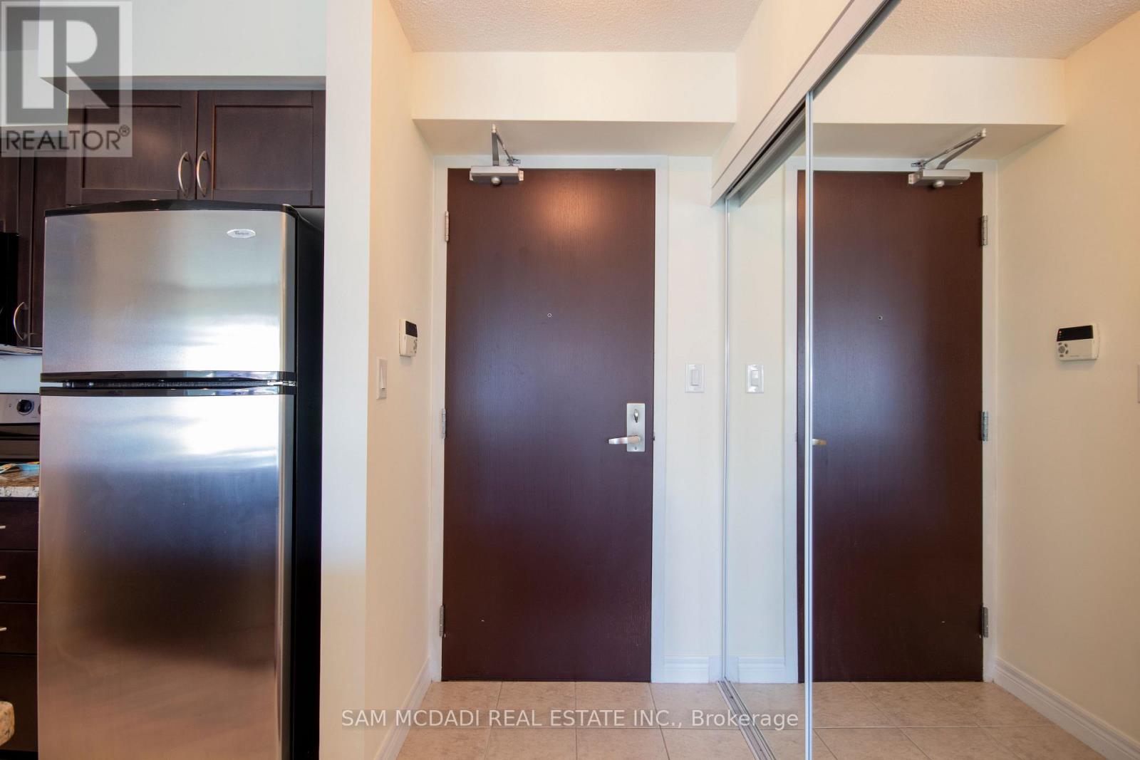 2205 - 208 Enfield Place, Mississauga, Ontario  L5B 0G8 - Photo 3 - W13037560