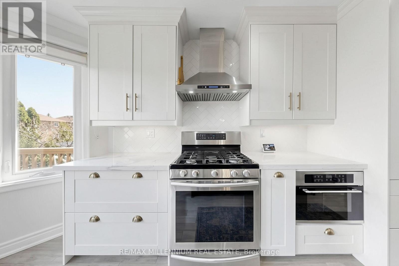 584 Four Winds Way, Mississauga, Ontario  L5R 3M4 - Photo 13 - W13037652