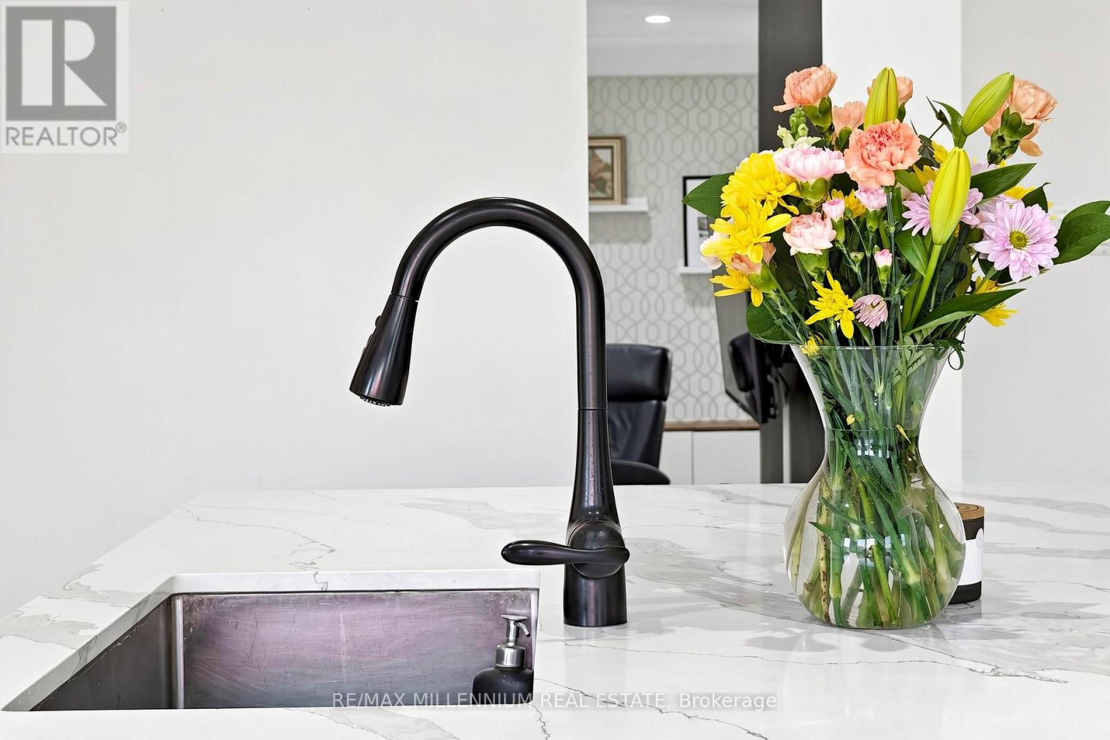 584 Four Winds Way, Mississauga, Ontario  L5R 3M4 - Photo 14 - W13037652