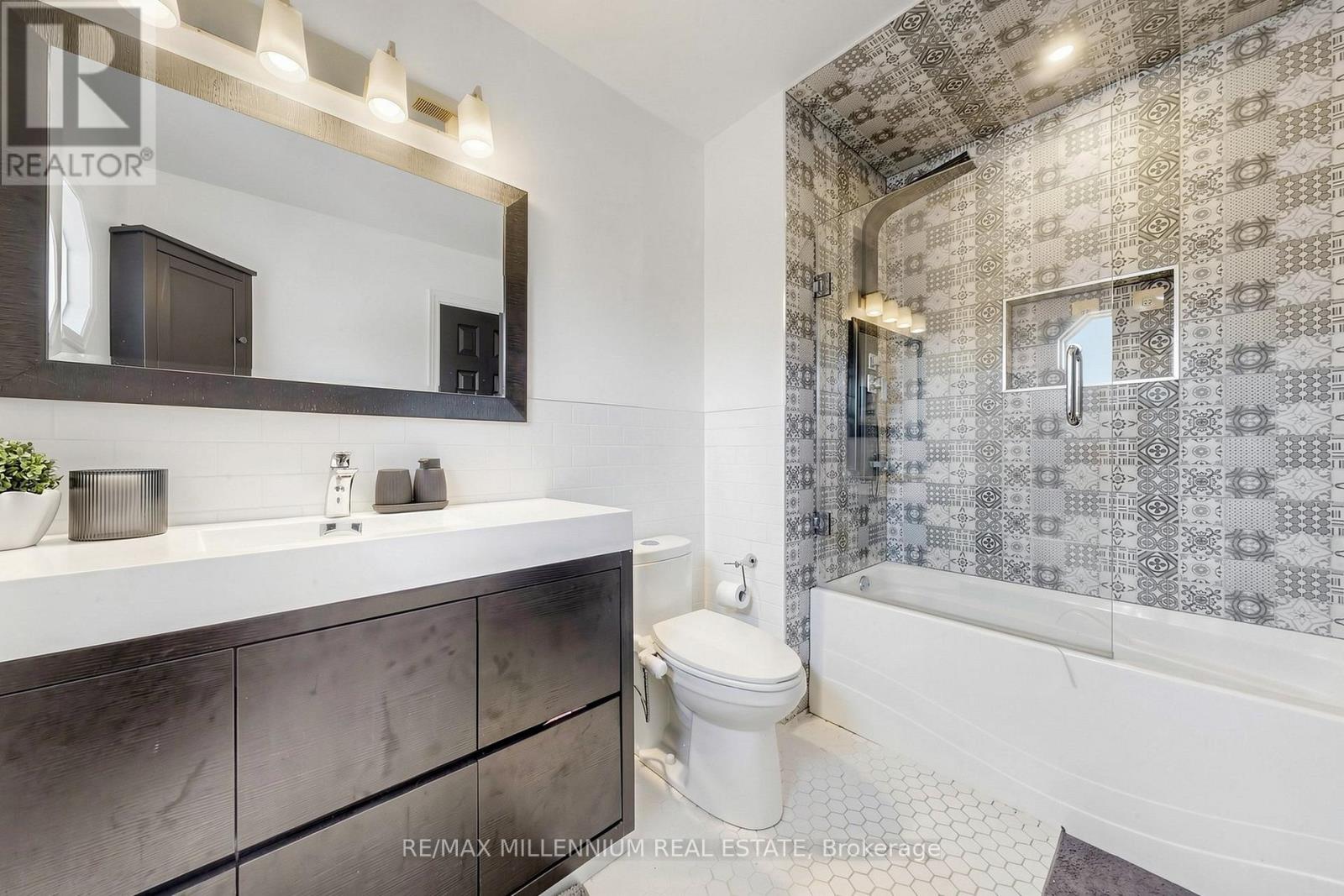 584 Four Winds Way, Mississauga, Ontario  L5R 3M4 - Photo 22 - W13037652