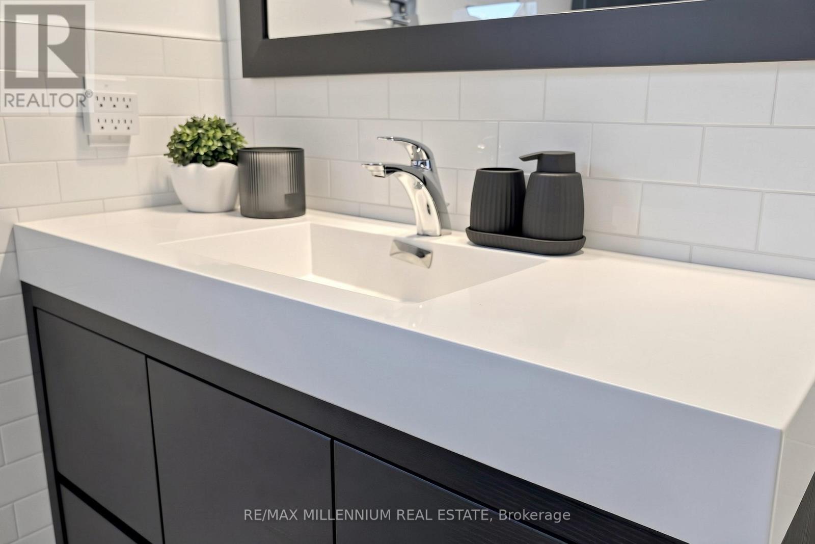 584 Four Winds Way, Mississauga, Ontario  L5R 3M4 - Photo 24 - W13037652