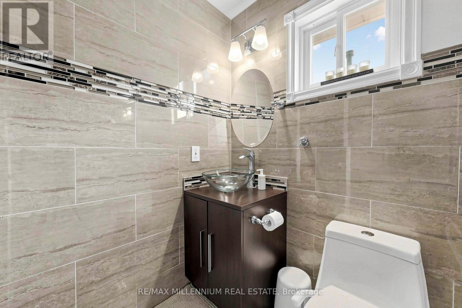 584 Four Winds Way, Mississauga, Ontario  L5R 3M4 - Photo 32 - W13037652