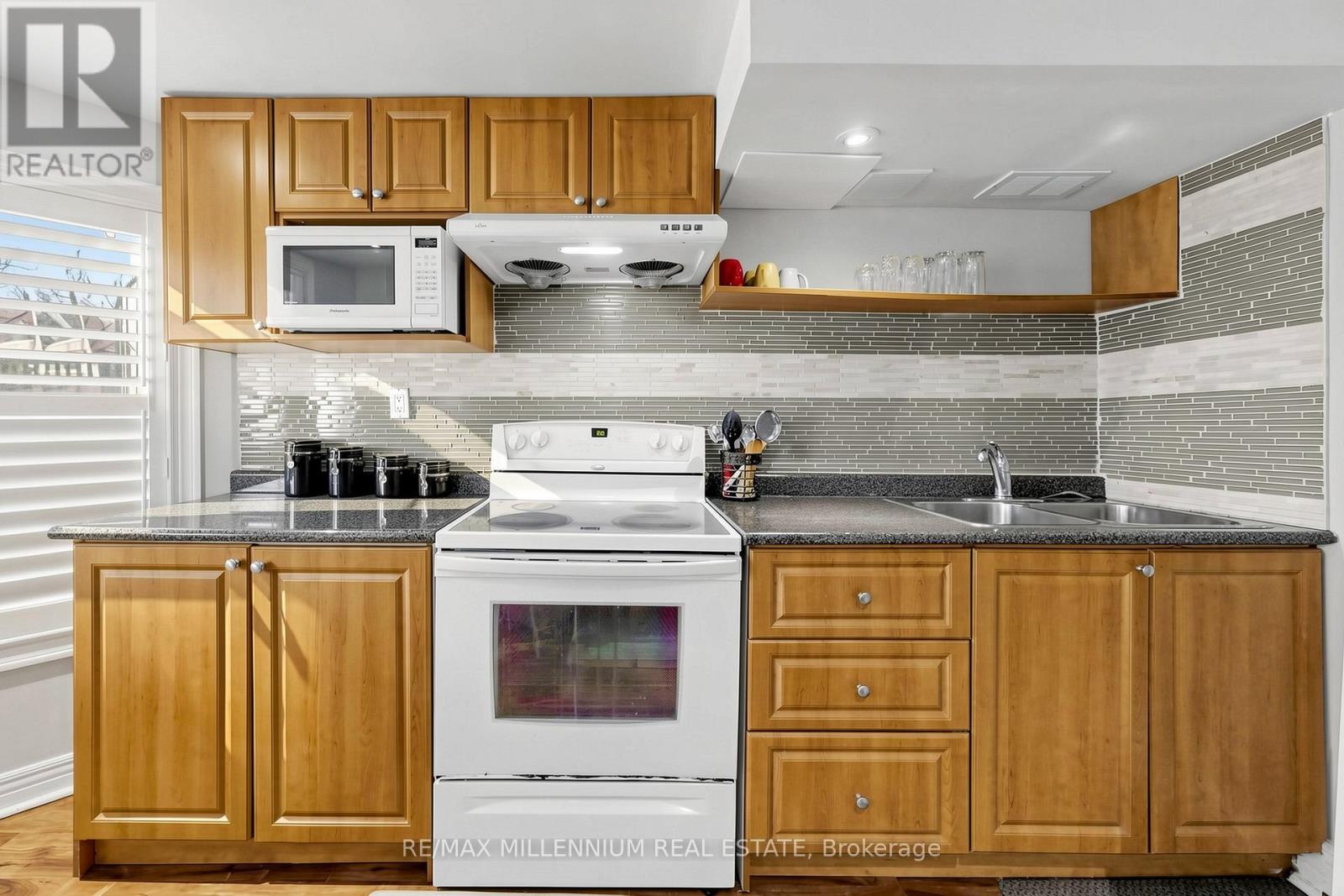 584 Four Winds Way, Mississauga, Ontario  L5R 3M4 - Photo 36 - W13037652