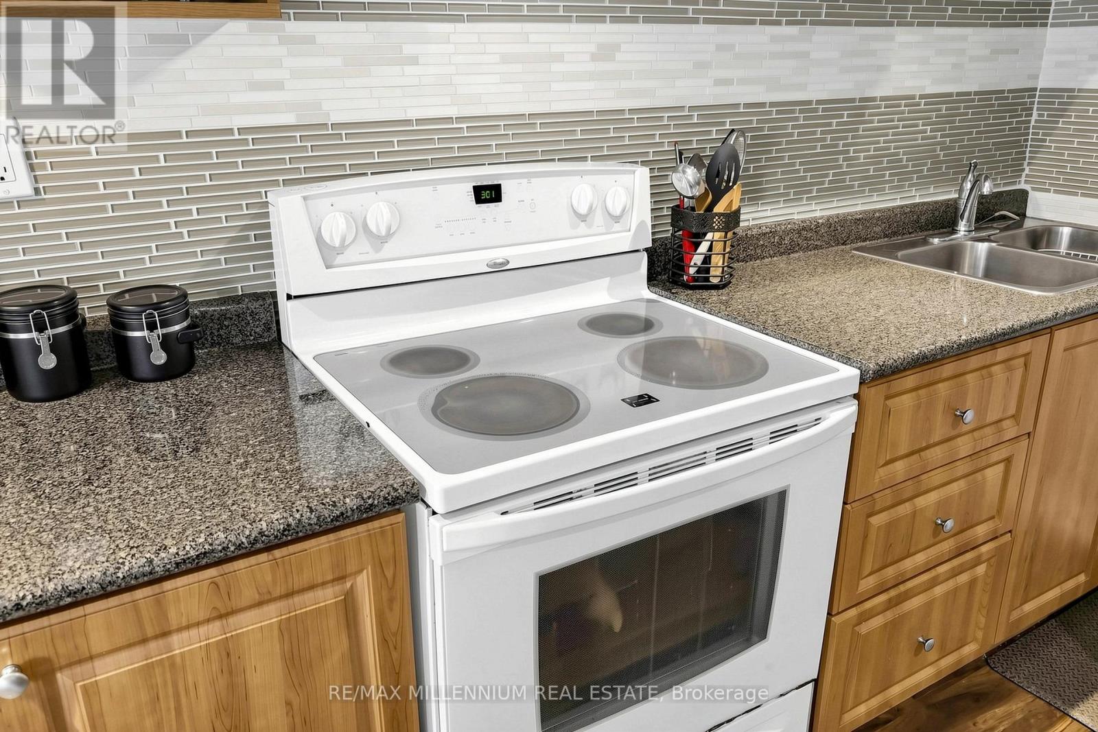 584 Four Winds Way, Mississauga, Ontario  L5R 3M4 - Photo 37 - W13037652