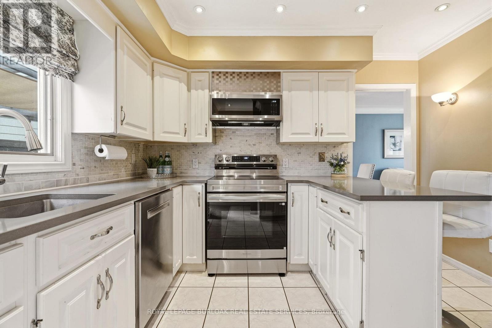 559 Rexway Court, Burlington, Ontario  L7N 3B6 - Photo 15 - W13037656