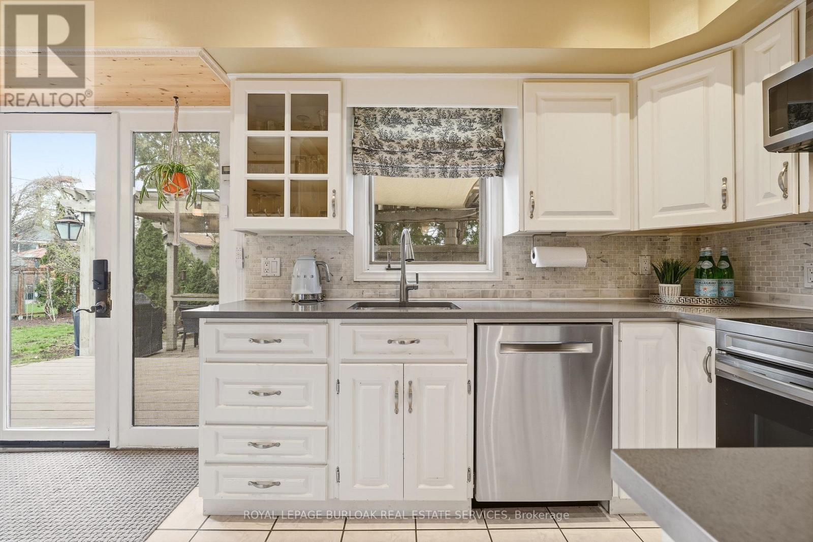 559 Rexway Court, Burlington, Ontario  L7N 3B6 - Photo 17 - W13037656