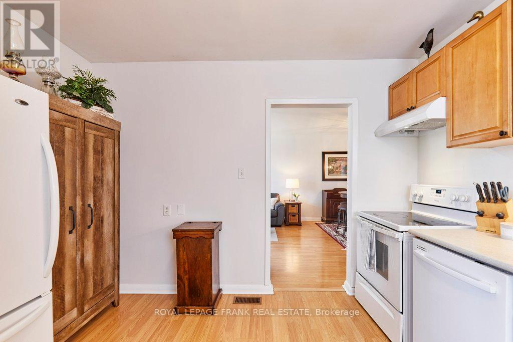 319 Dovedale Drive, Whitby, Ontario  L1N 1Z8 - Photo 12 - E13035070