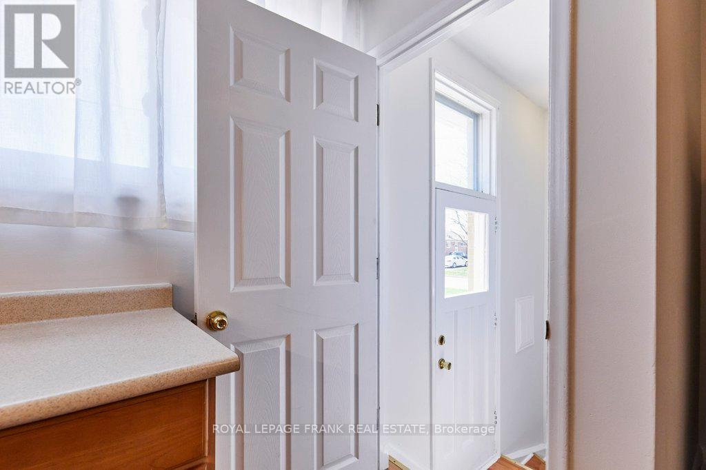 319 Dovedale Drive, Whitby, Ontario  L1N 1Z8 - Photo 19 - E13035070