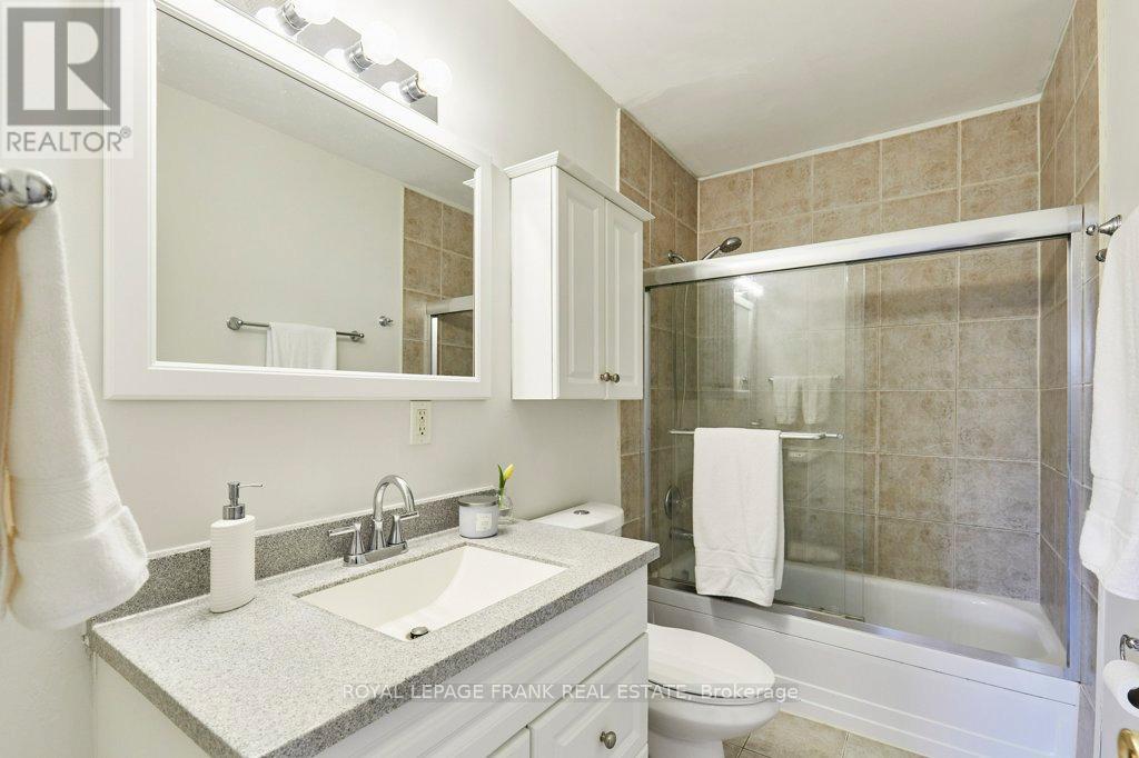 319 Dovedale Drive, Whitby, Ontario  L1N 1Z8 - Photo 17 - E13035070