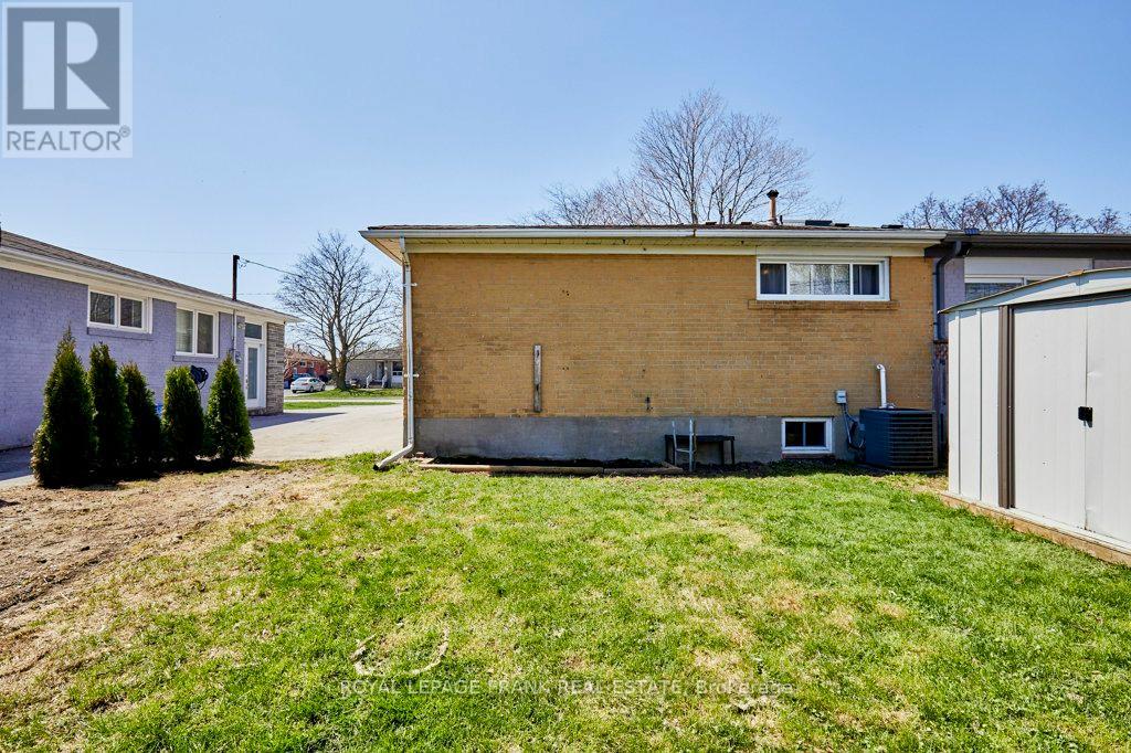 319 Dovedale Drive, Whitby, Ontario  L1N 1Z8 - Photo 33 - E13035070