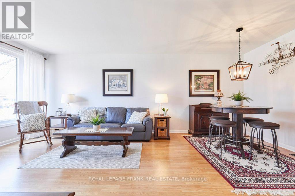 319 Dovedale Drive, Whitby, Ontario  L1N 1Z8 - Photo 6 - E13035070