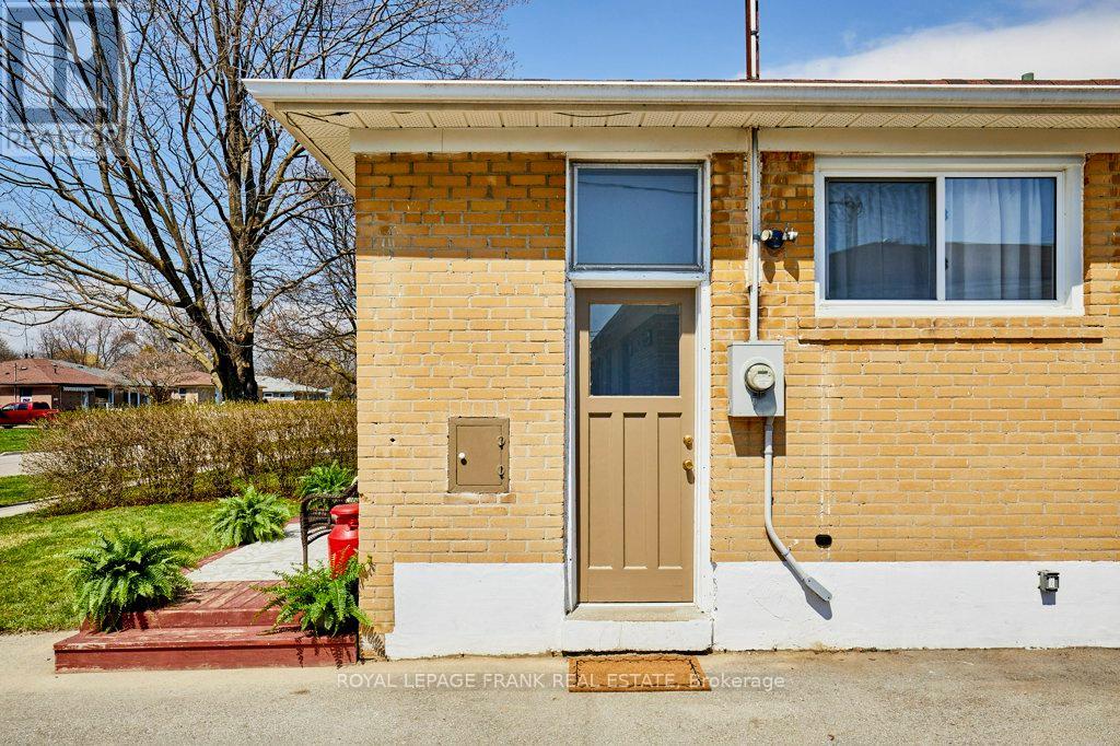 319 Dovedale Drive, Whitby, Ontario  L1N 1Z8 - Photo 31 - E13035070