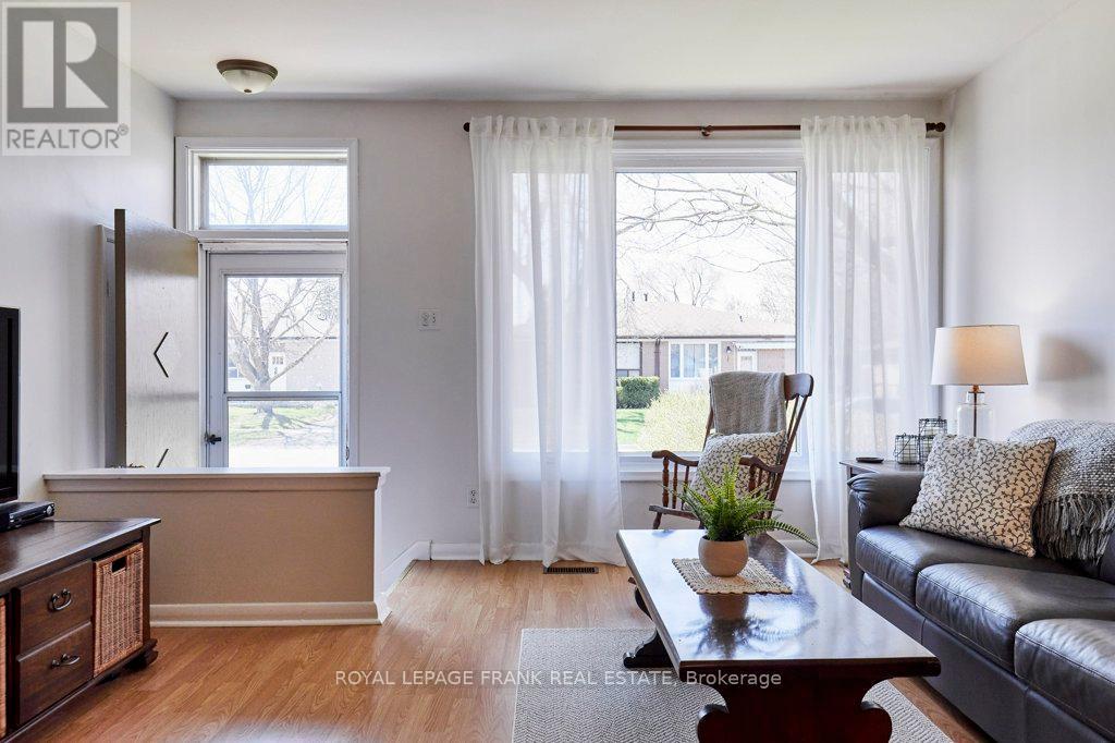 319 Dovedale Drive, Whitby, Ontario  L1N 1Z8 - Photo 5 - E13035070