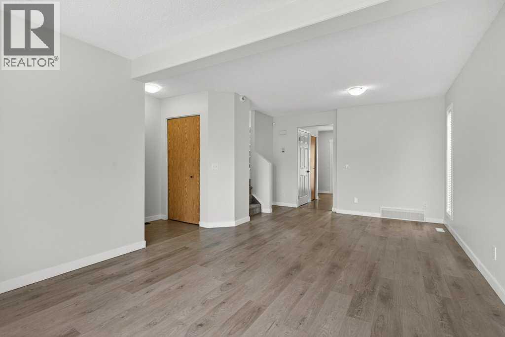 35 Martinview Crescent Ne, Calgary, Alberta  T3J 2S2 - Photo 6 - A2304500