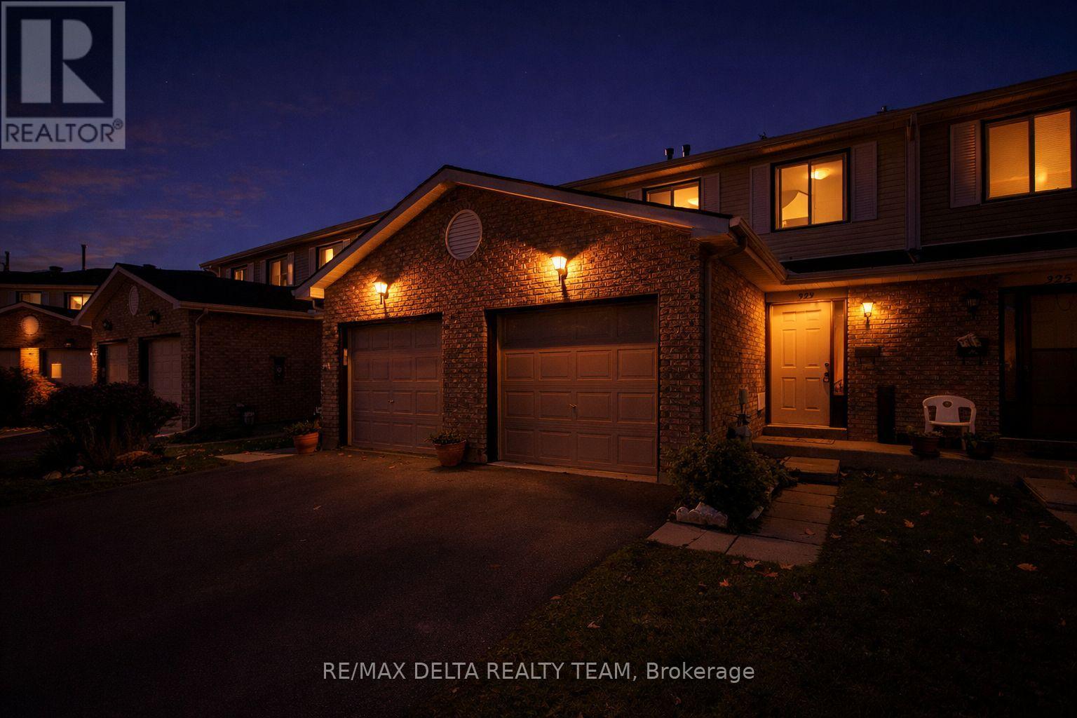 8 - 323 Monica Crescent, Ottawa, Ontario  K1E 3N6 - Photo 2 - X12921886